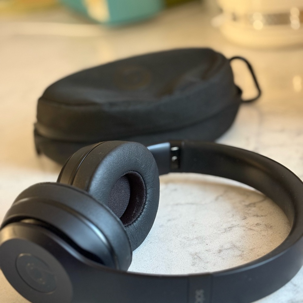 Beats by Dre Solo4 On-Ear Headphones in Black